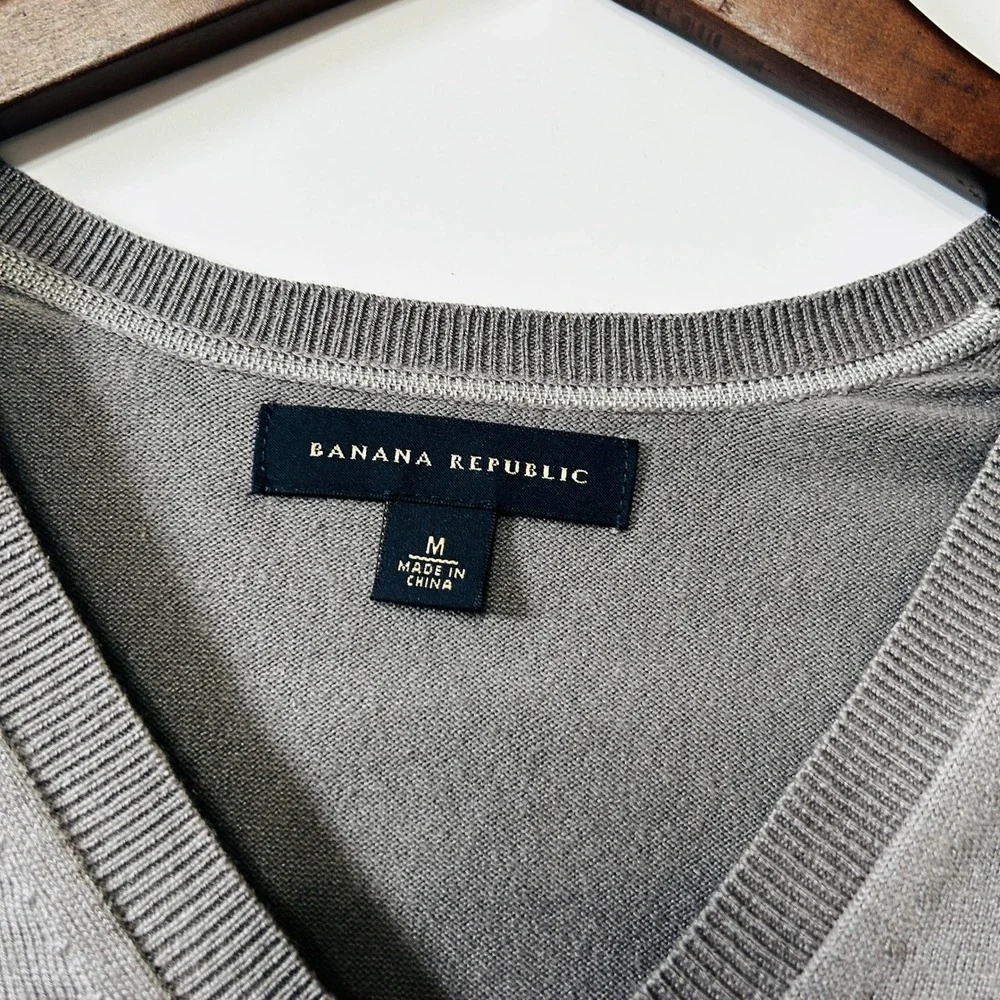 Banana Republic Mens Silk V-Neck Sweater Taupe Grey Size M Preppy Luxury